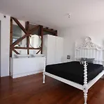Calcada Nova Do Colegio Ttl335 아파트 리스본